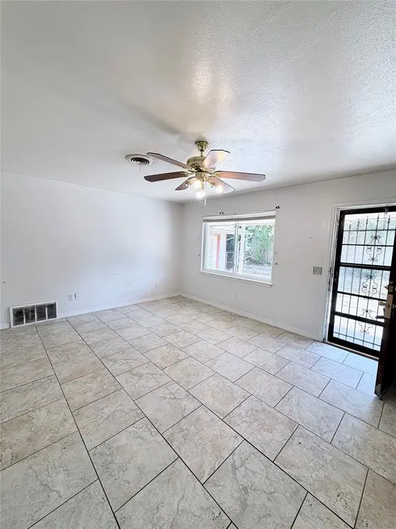 Photo 4 — 1029 W Peebly Drive, Oklahoma City, OK 73110