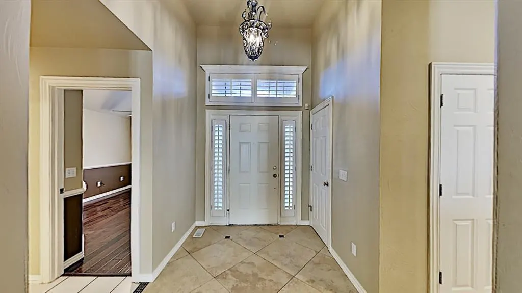 Photo 4 — 6808 Sandlewood Drive, Oklahoma City, OK 73132