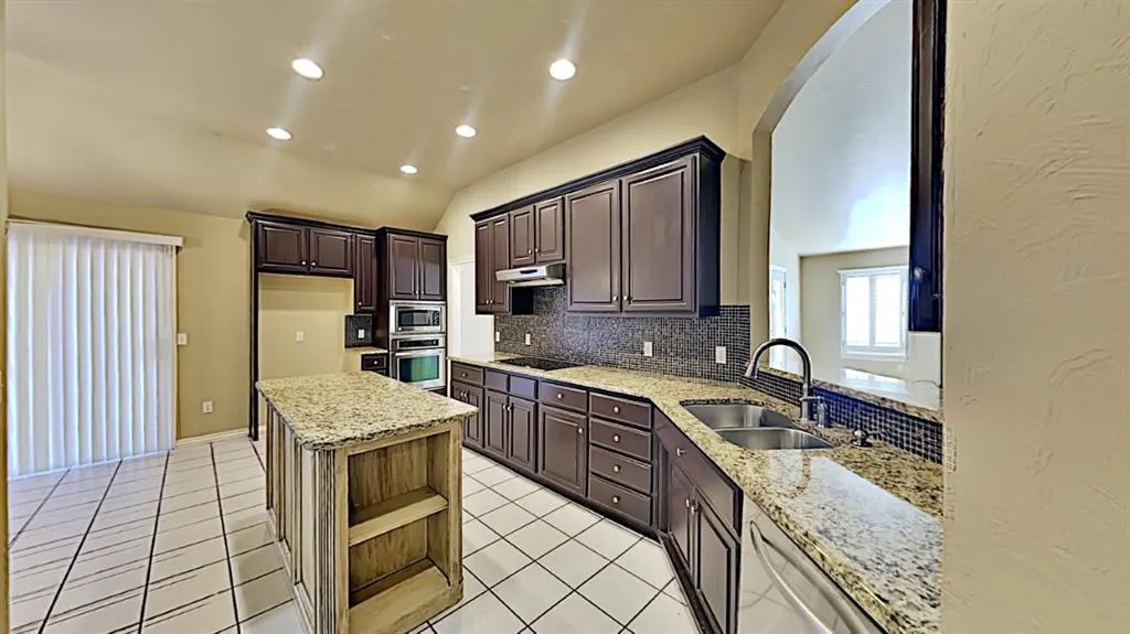 Photo 12 — 6808 Sandlewood Drive, Oklahoma City, OK 73132