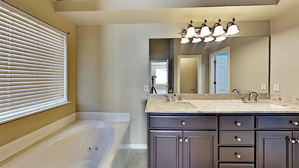Photo 16 — 6808 Sandlewood Drive, Oklahoma City, OK 73132