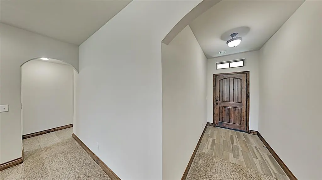 Photo 4 — 5521 Cheyenne Road, Warr Acres, OK 73132