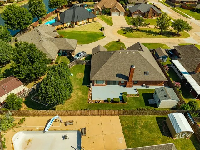 Photo 5 — 11221 Kingsgate Drive, Oklahoma City, OK 73170