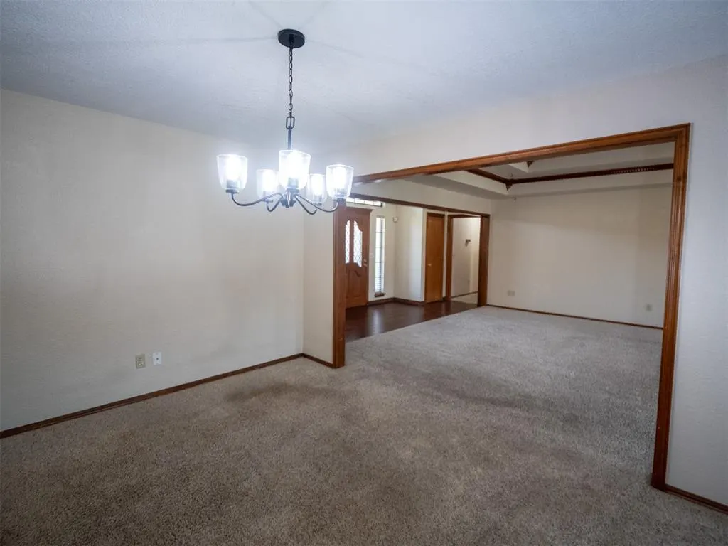 Photo 13 — 11221 Kingsgate Drive, Oklahoma City, OK 73170