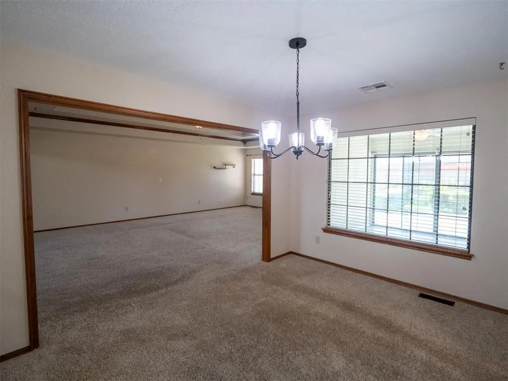 Photo 14 — 11221 Kingsgate Drive, Oklahoma City, OK 73170