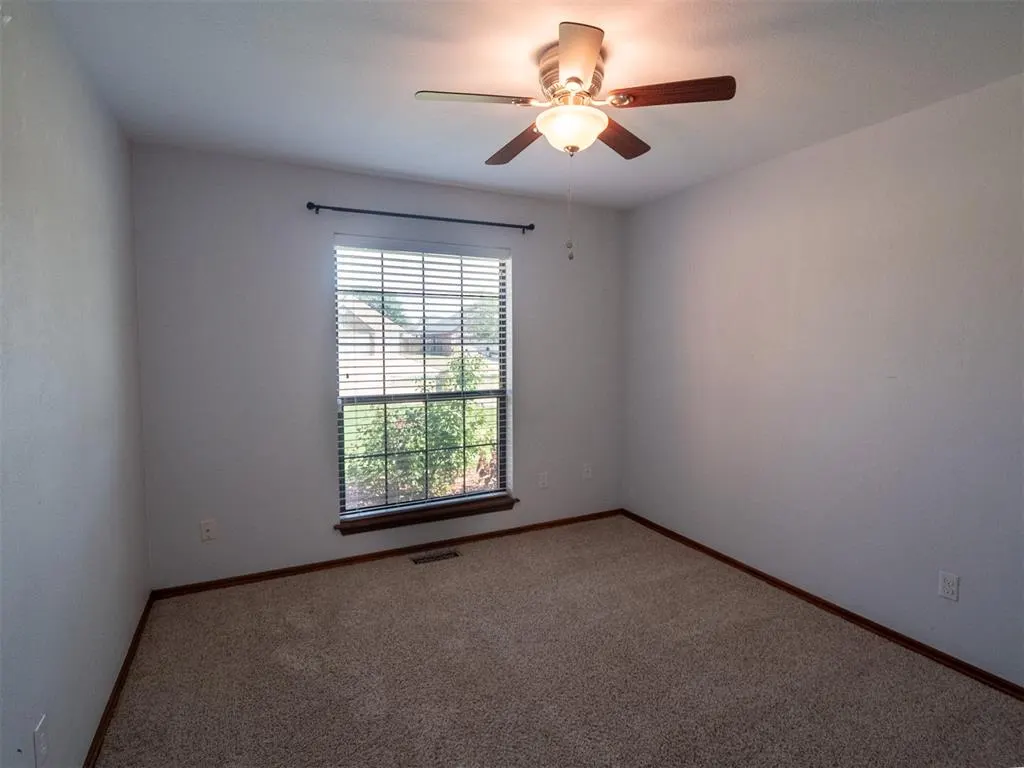 Photo 28 — 11221 Kingsgate Drive, Oklahoma City, OK 73170