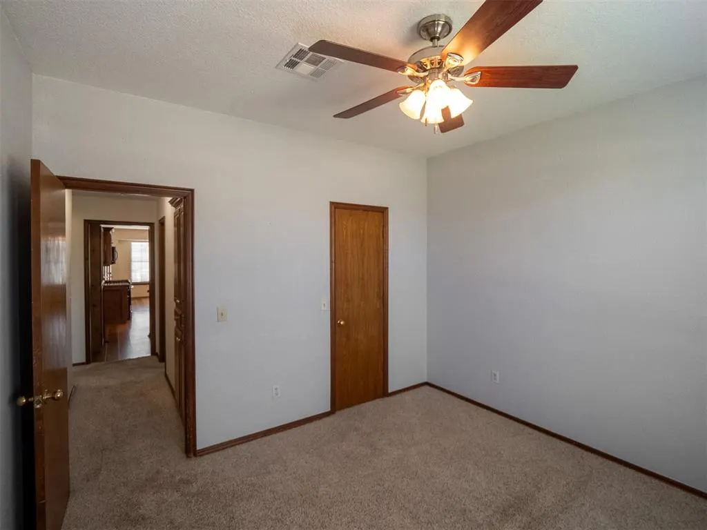 Photo 33 — 11221 Kingsgate Drive, Oklahoma City, OK 73170