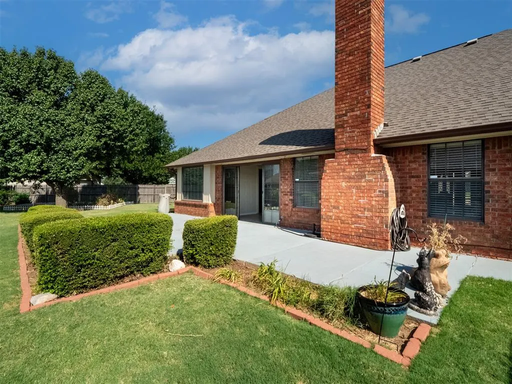Photo 36 — 11221 Kingsgate Drive, Oklahoma City, OK 73170