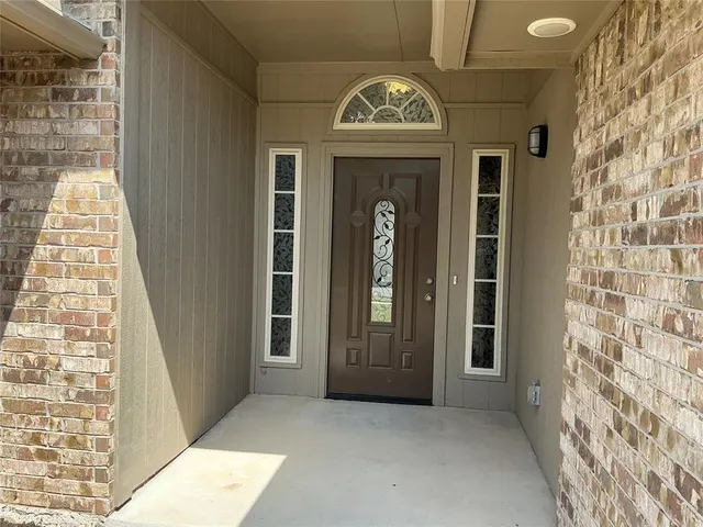 Photo 2 — 16000 Vicki Drive, Oklahoma City, OK 73170
