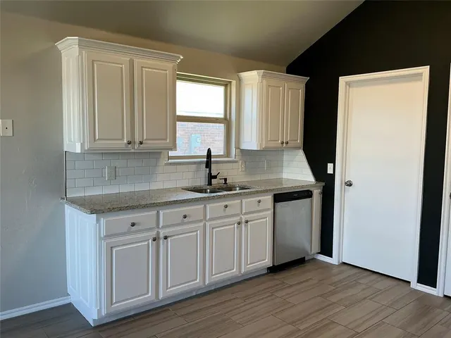 Photo 6 — 16000 Vicki Drive, Oklahoma City, OK 73170