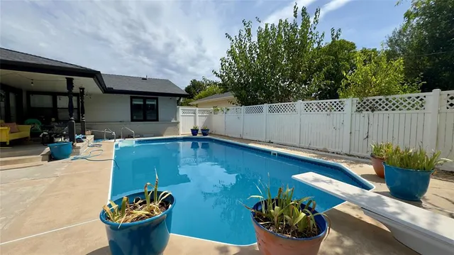 Photo 4 — 2136 Erin Place, Oklahoma City, OK 73120