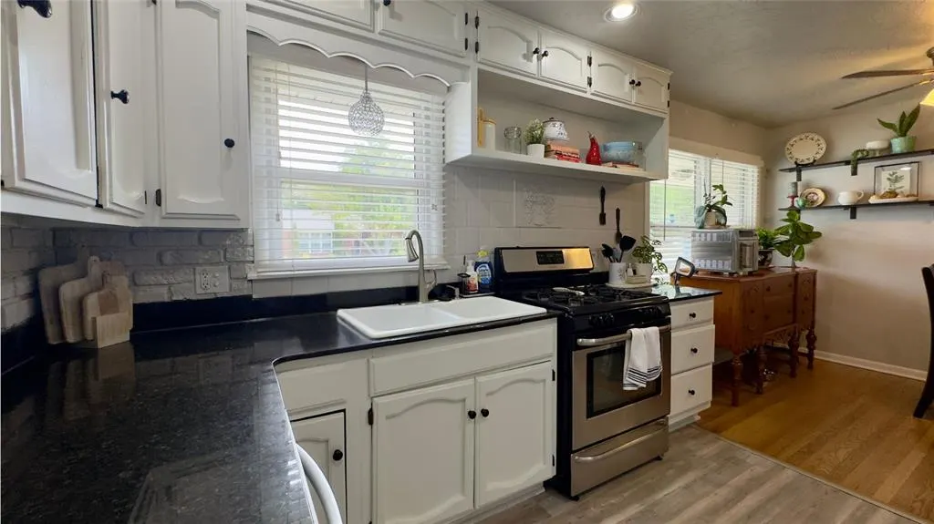 Photo 2 — 2136 Erin Place, Oklahoma City, OK 73120