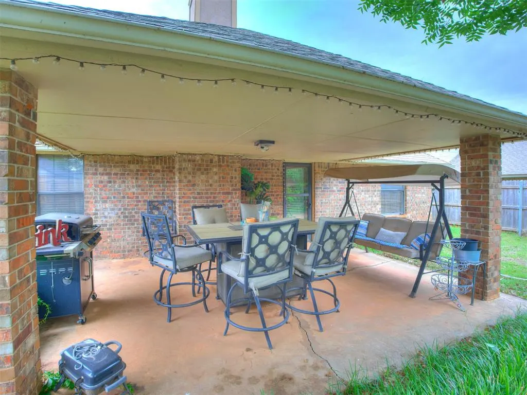 Photo 5 — 1808 SE 15th Street, Moore, OK 73160