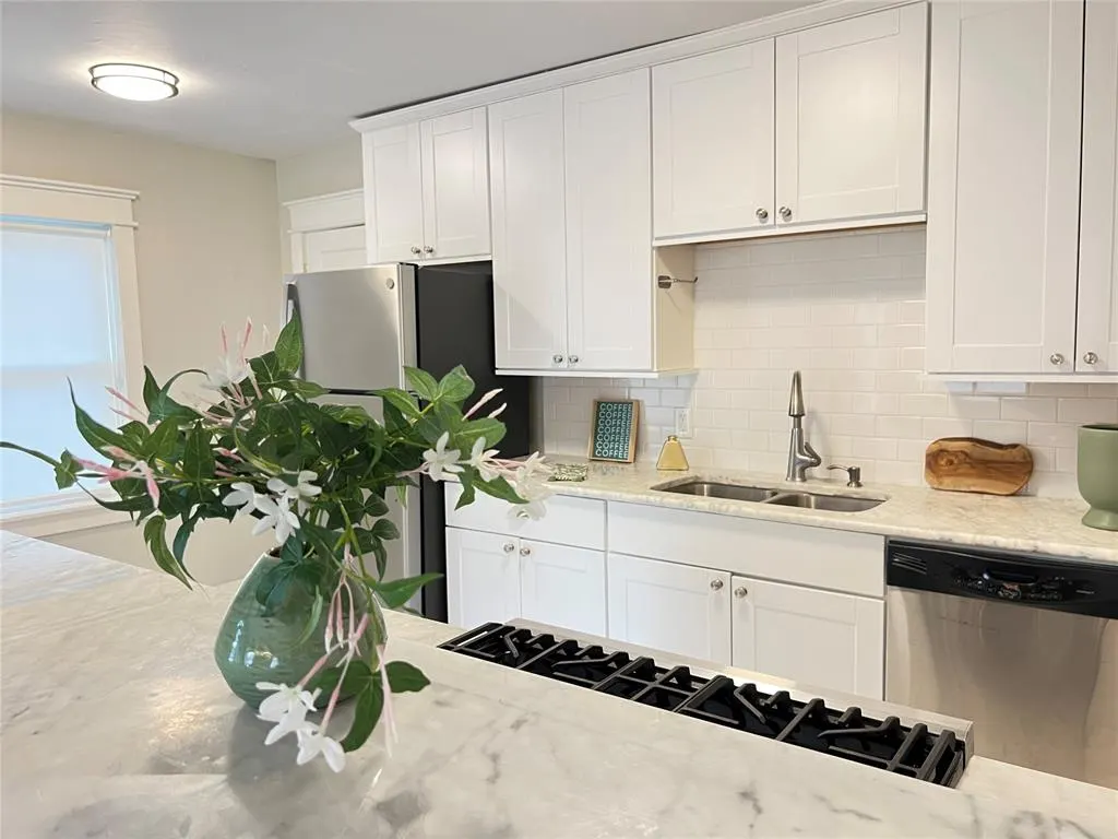 Photo 3 — 1637 NW 11th Street 1635, Oklahoma City, OK 73106