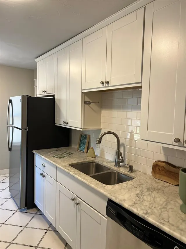 Photo 5 — 1637 NW 11th Street 1635, Oklahoma City, OK 73106