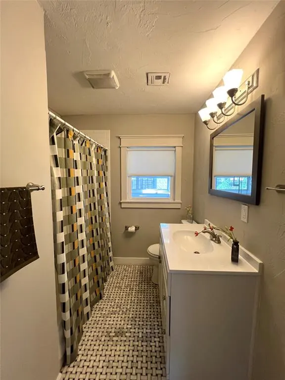Photo 11 — 1637 NW 11th Street 1635, Oklahoma City, OK 73106