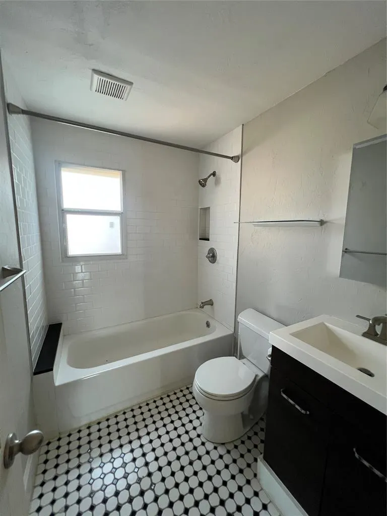 Photo 15 — 1637 NW 11th Street 1635, Oklahoma City, OK 73106