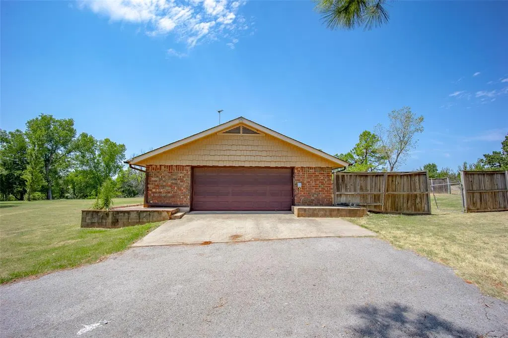 Photo 4 — 1011 Cedar Drive, Blanchard, OK 73010