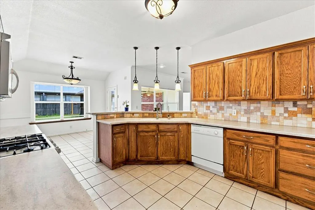 Photo 15 — 549 NE 23rd Street, Newcastle, OK 73065