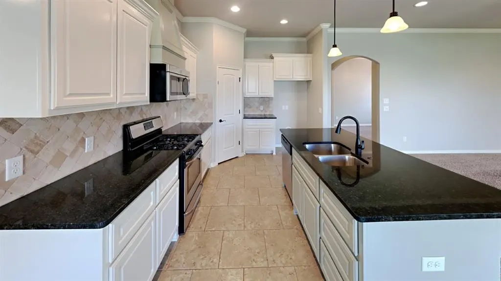 Photo 6 — 10009 NW 141st Street, Yukon, OK 73099