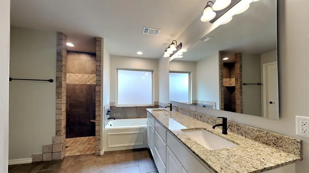 Photo 11 — 10009 NW 141st Street, Yukon, OK 73099
