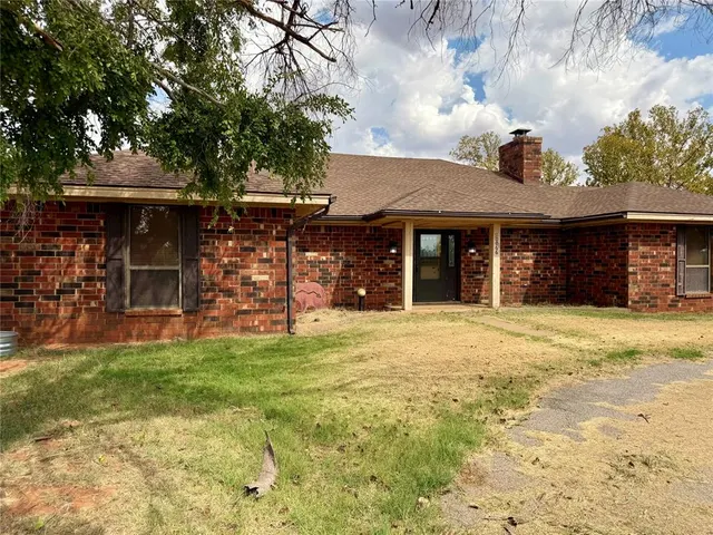 Photo 2 — 10066 N 2263 Road, Clinton, OK 73601