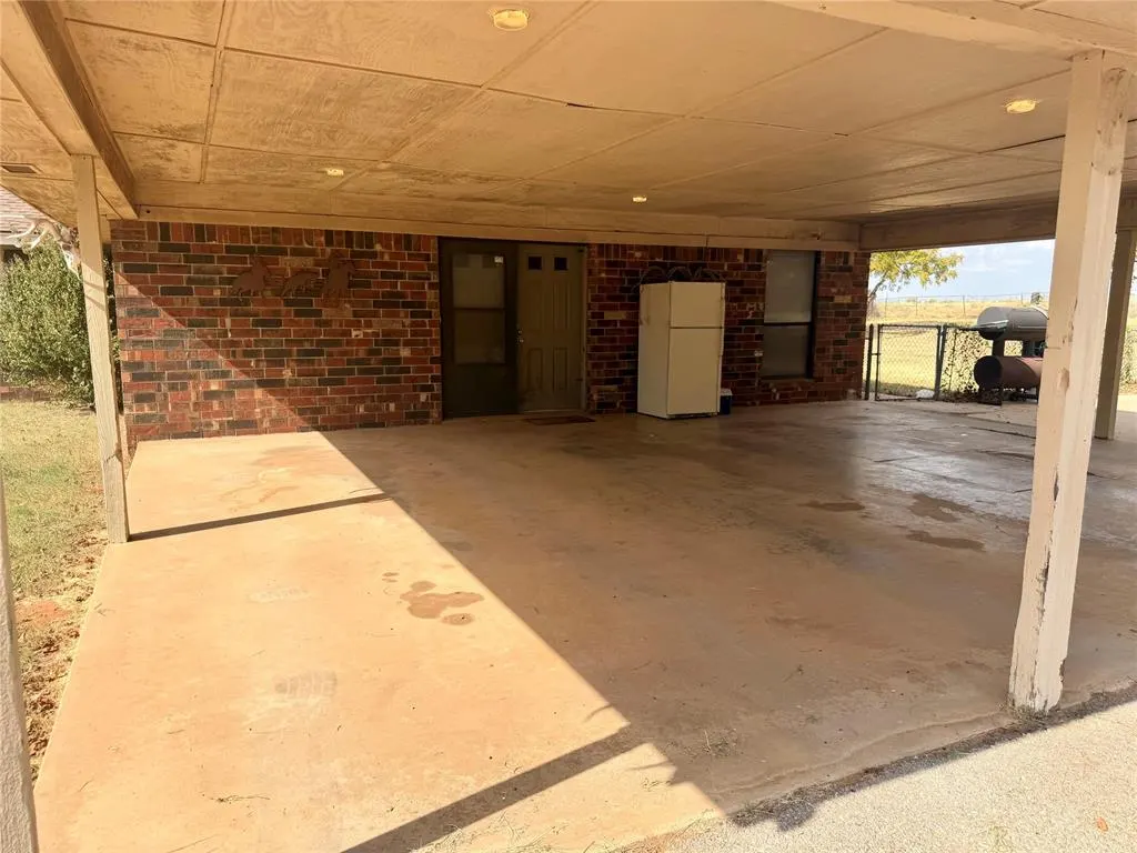 Photo 3 — 10066 N 2263 Road, Clinton, OK 73601