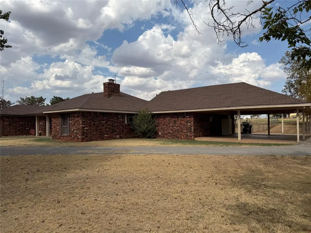 Photo 4 — 10066 N 2263 Road, Clinton, OK 73601