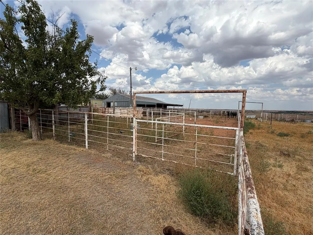 Photo 37 — 10066 N 2263 Road, Clinton, OK 73601
