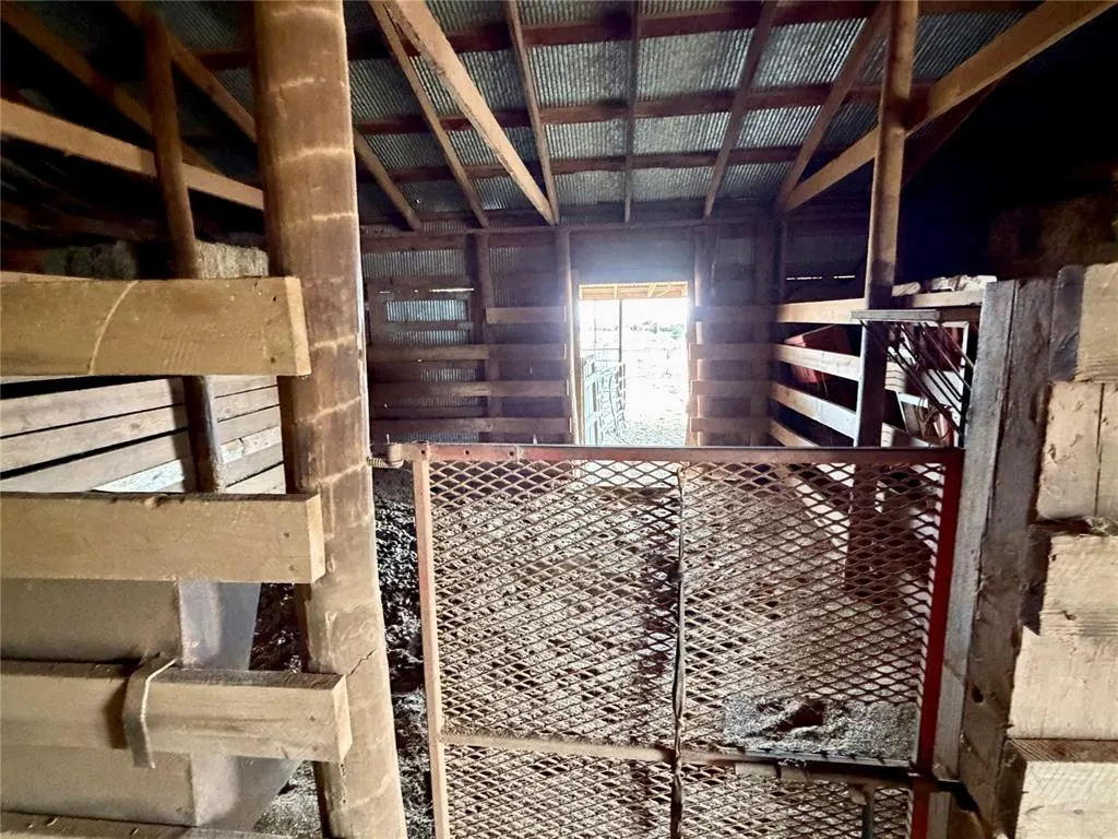 Photo 41 — 10066 N 2263 Road, Clinton, OK 73601