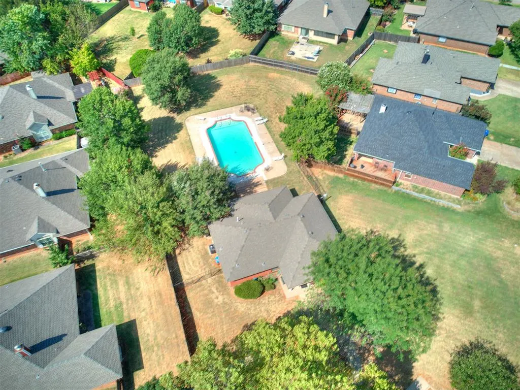 Photo 2 — 2713 Weymouth Way, Norman, OK 73071