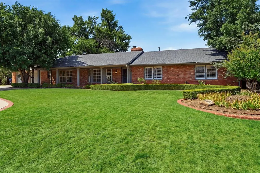 Photo 2 — 1305 Kenilworth Road, Oklahoma City, OK 73120