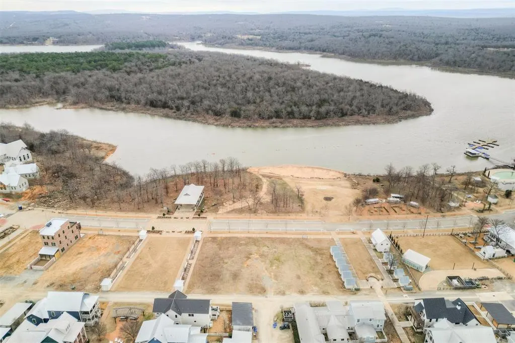 Photo 2 — 61 Water Street, Carlton Landing, OK 74432