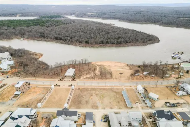 Photo 2 — 61 Water Street, Carlton Landing, OK 74432