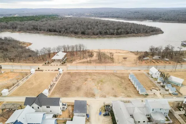Photo 3 — 61 Water Street, Carlton Landing, OK 74432