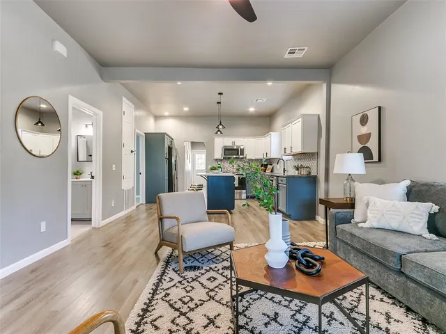 Photo 2 — 524 E Harrison Avenue, Guthrie, OK 73044