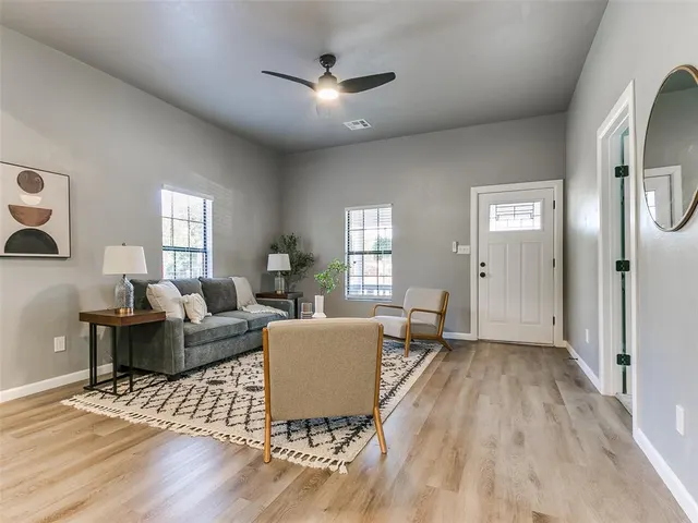 Photo 4 — 524 E Harrison Avenue, Guthrie, OK 73044