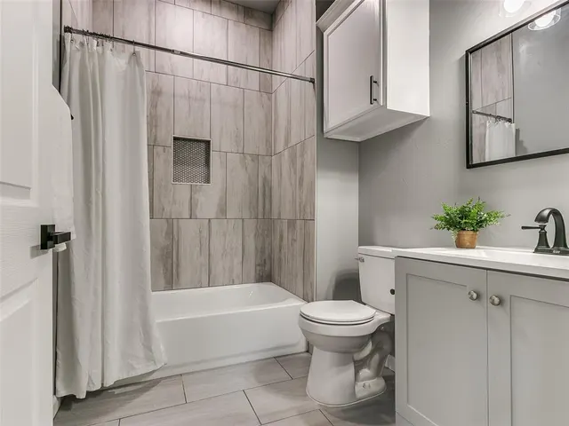 Photo 7 — 524 E Harrison Avenue, Guthrie, OK 73044