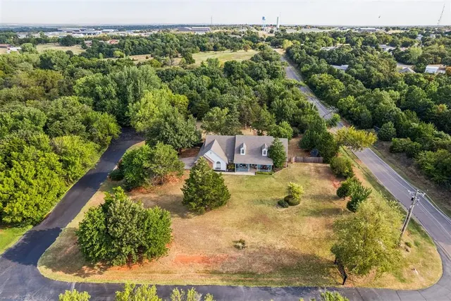 Photo 2 — 4275 Cedar Creek Drive, Edmond, OK 73034