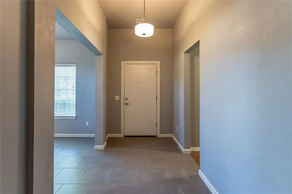 Photo 3 — 11244 NW 102nd Street, Yukon, OK 73099