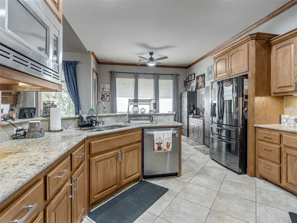 Photo 11 — 8030 Redhawk Lane, Edmond, OK 73034
