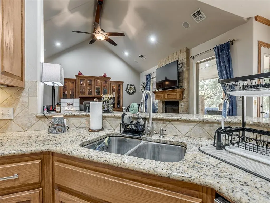 Photo 13 — 8030 Redhawk Lane, Edmond, OK 73034