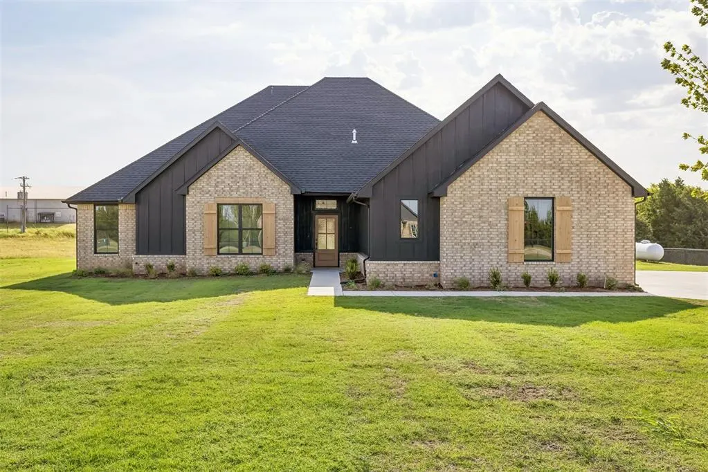 Front exterior — 9560 Regado Court, Guthrie, OK 73044