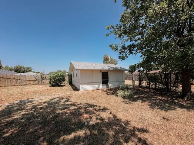 Photo 4 — 705 N Stanley Street, Hinton, OK 73047