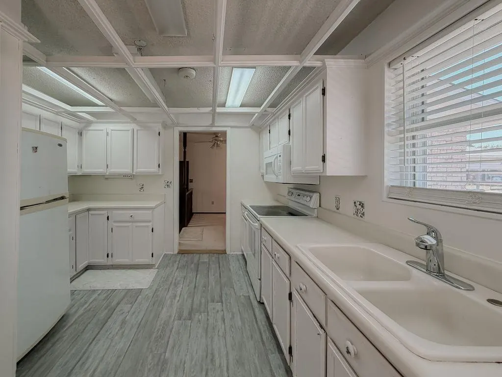 Photo 8 — 705 N Stanley Street, Hinton, OK 73047