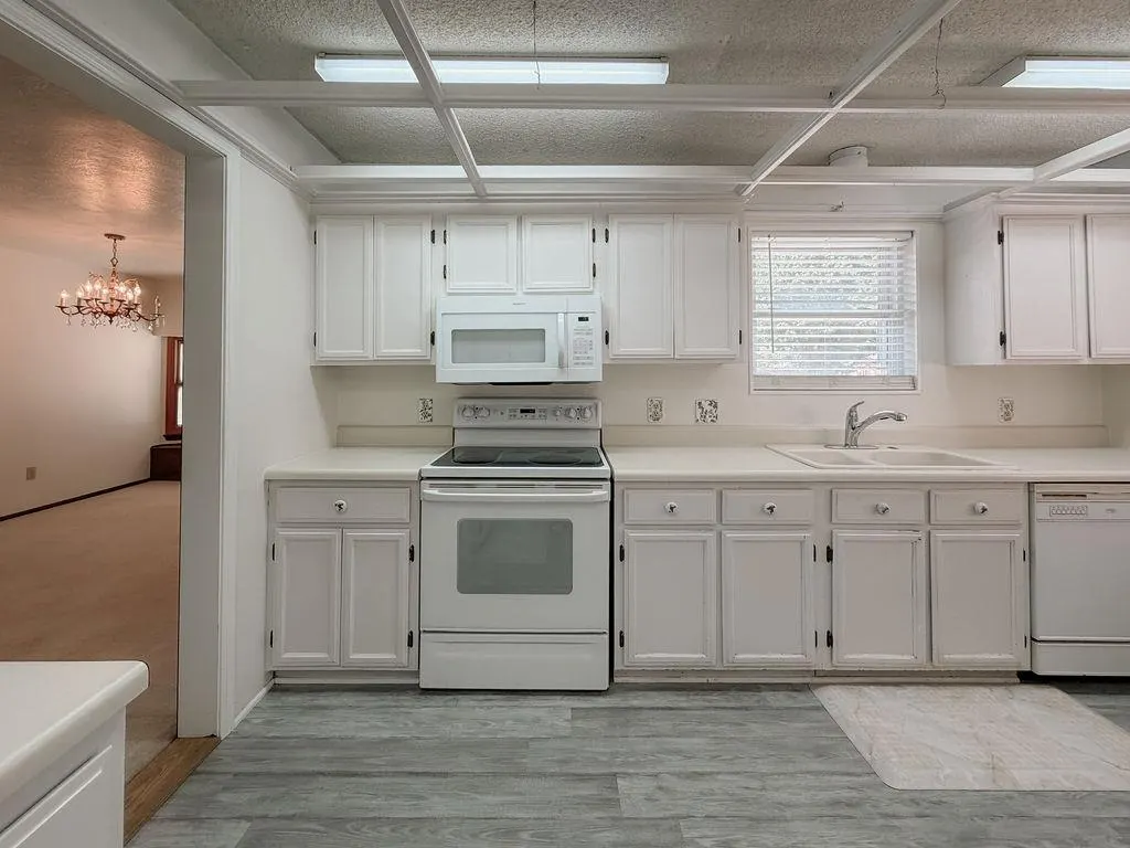 Photo 10 — 705 N Stanley Street, Hinton, OK 73047