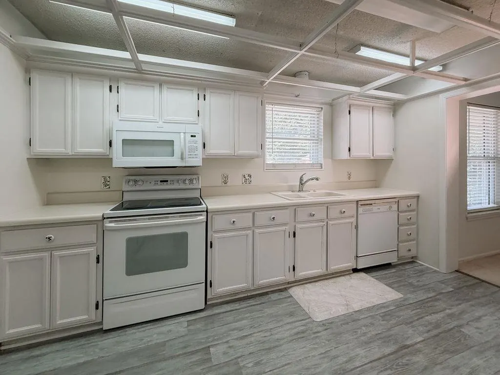 Photo 11 — 705 N Stanley Street, Hinton, OK 73047