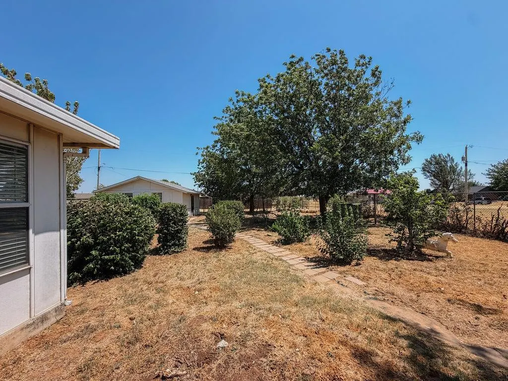 Photo 29 — 705 N Stanley Street, Hinton, OK 73047