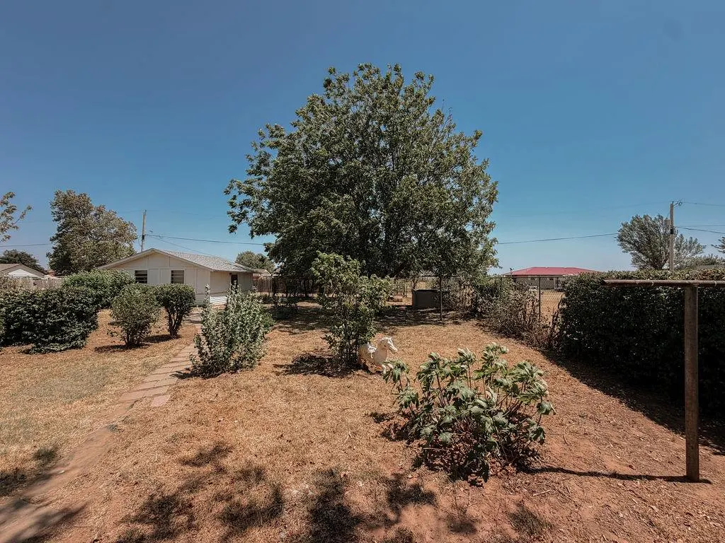 Photo 32 — 705 N Stanley Street, Hinton, OK 73047