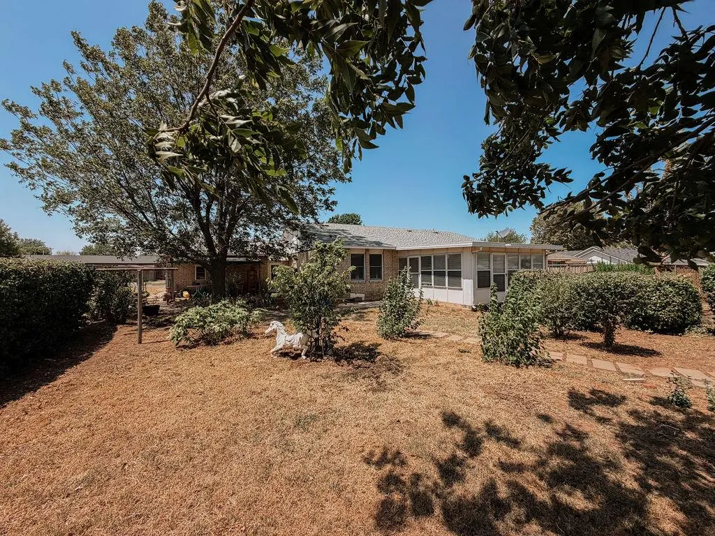 Photo 33 — 705 N Stanley Street, Hinton, OK 73047