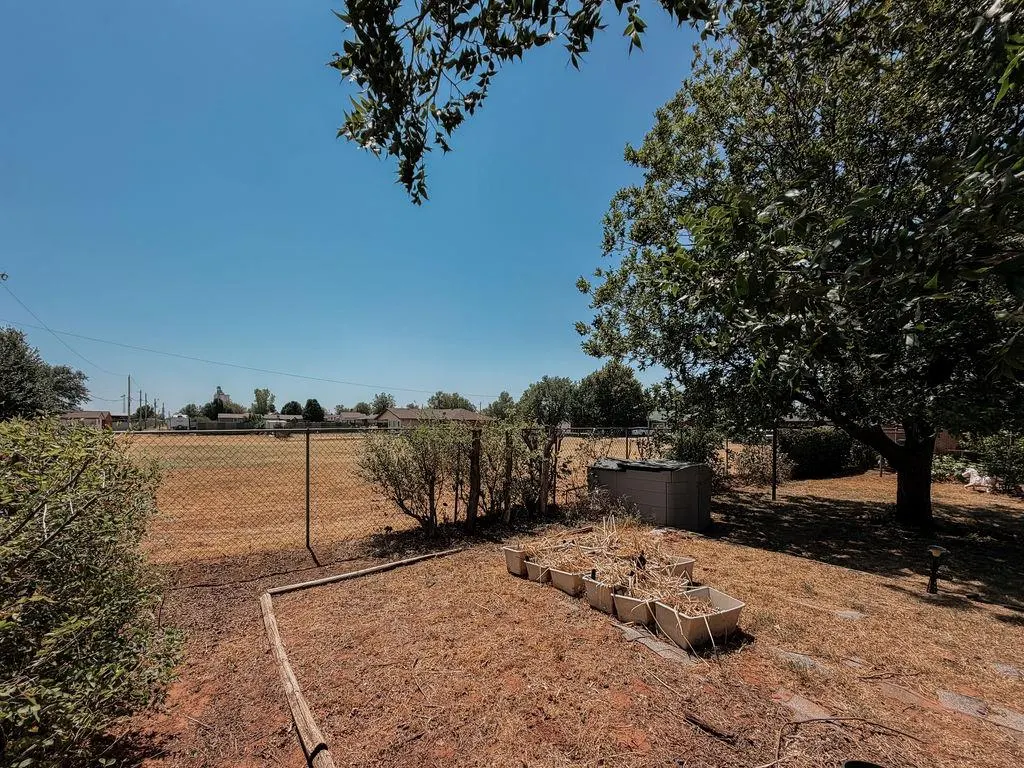 Photo 34 — 705 N Stanley Street, Hinton, OK 73047